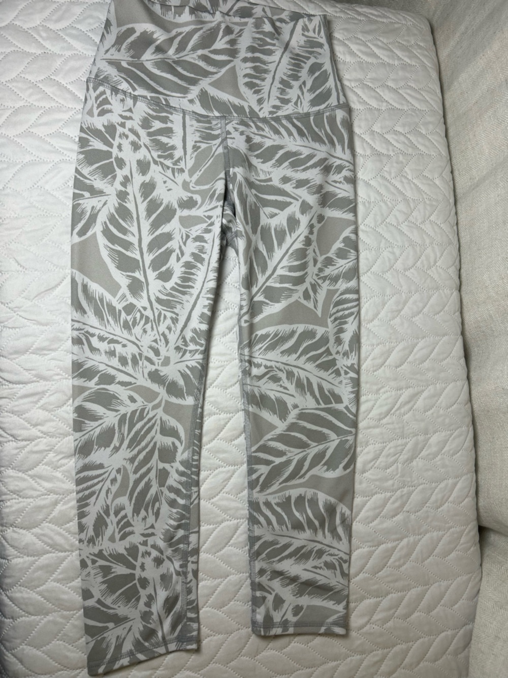 ALO Yoga Gray and White Leaf-Print Leggings Xs